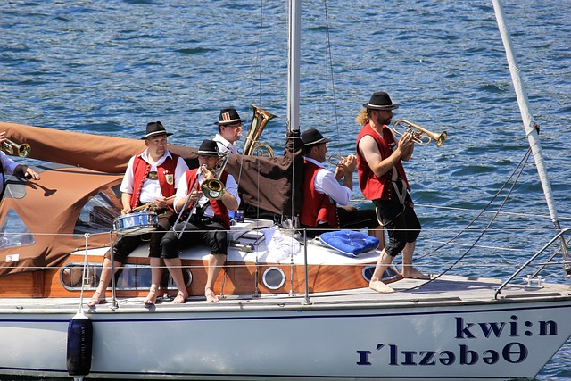 更是帮助他 更是帮助他